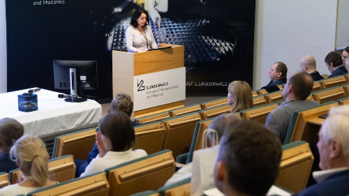 zdjęcie ekranu komputera na którym wyswietlane sa dane medyczne zdjęcie ekranu komputera na którym wyswietlane sa dane medyczne