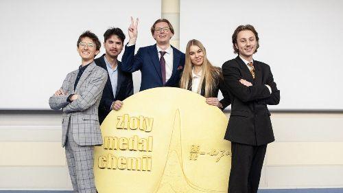 zdjęcie ekranu komputera na którym wyswietlane sa dane medyczne